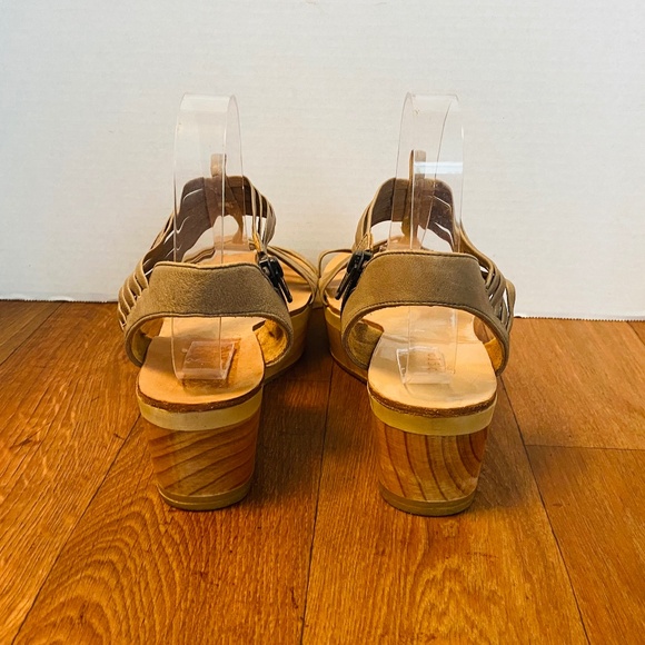 COCLICO Tan Sandals - Picture 3 of 7